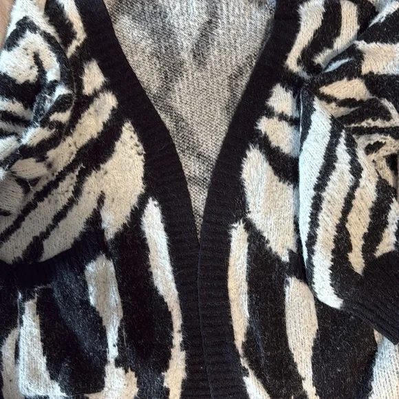 12th Tribe Black and White Zebra Cardigan - Picture 4 of 4